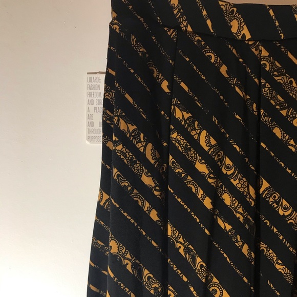 Lularoe Madison Skirt - Picture 1 of 9